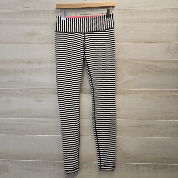 {8} Lululemon - Picture 3 of 13